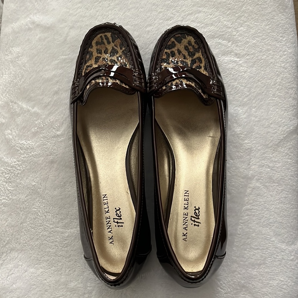 Shoes.  NWOT AK Anne Klein iFlex. Brown patent leather w/animal print. Size 9M